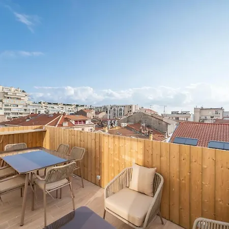 Beautiful Flat With Terrace - Carre D'or Apartment *
